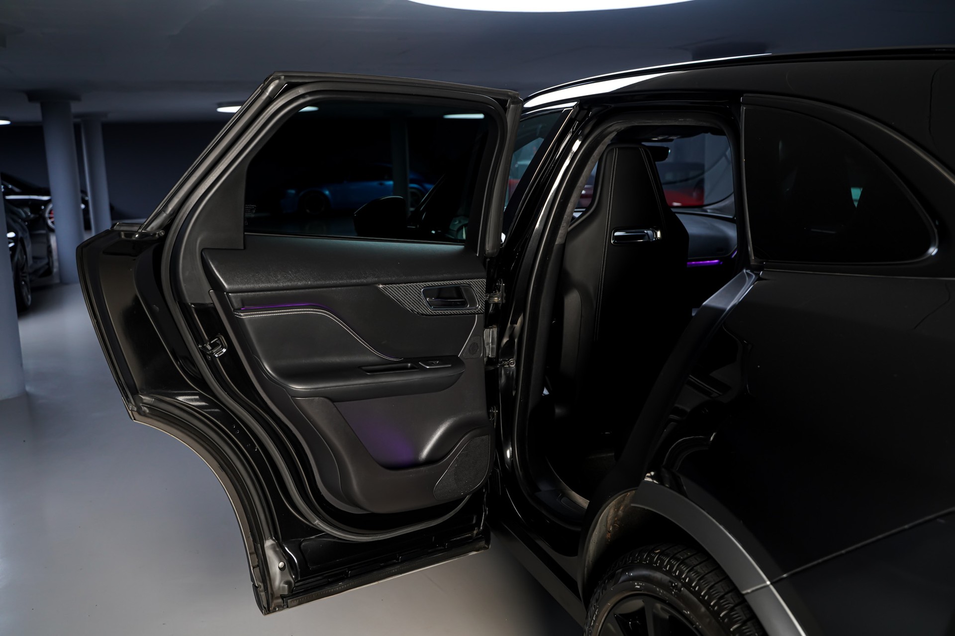 Jaguar F-PACE 13