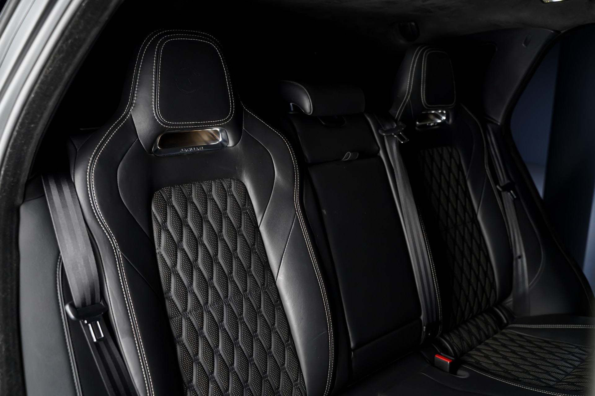 Jaguar F-PACE 15