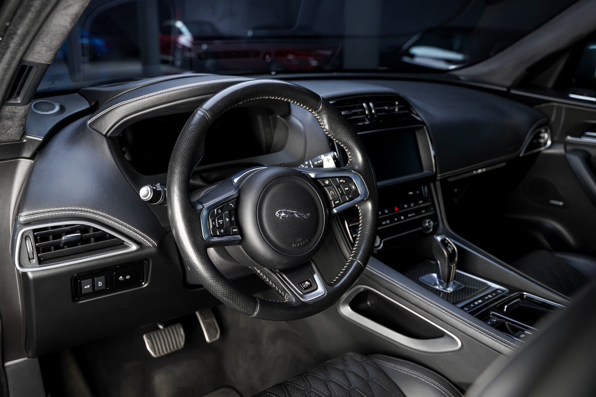 Jaguar F-PACE 10