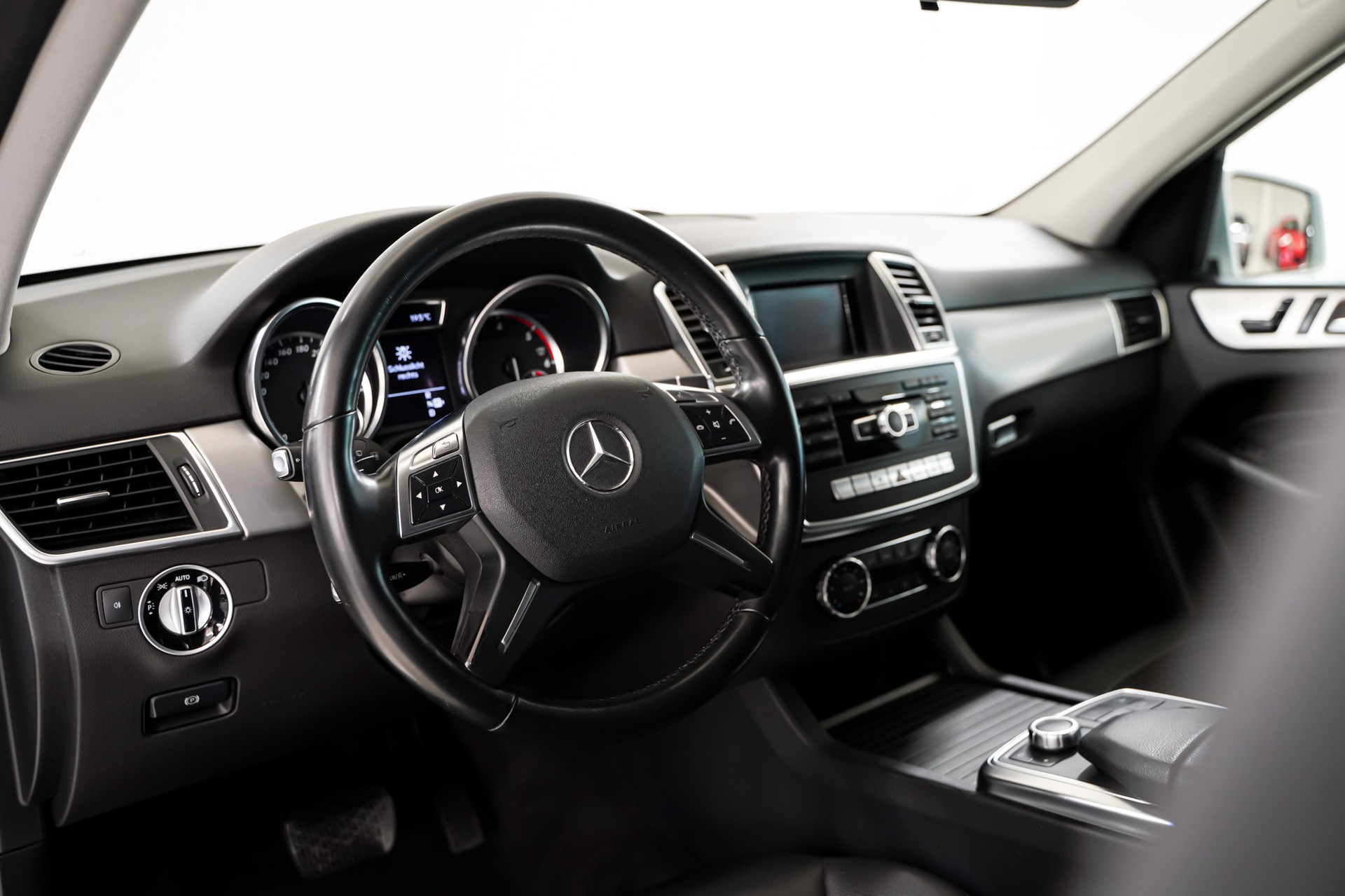 Mercedes-Benz ML 250 11