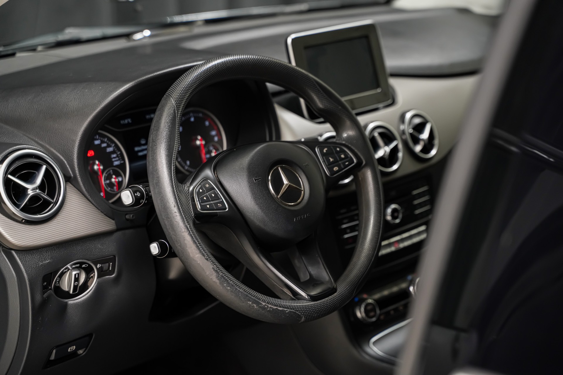 Mercedes-Benz B 180 9