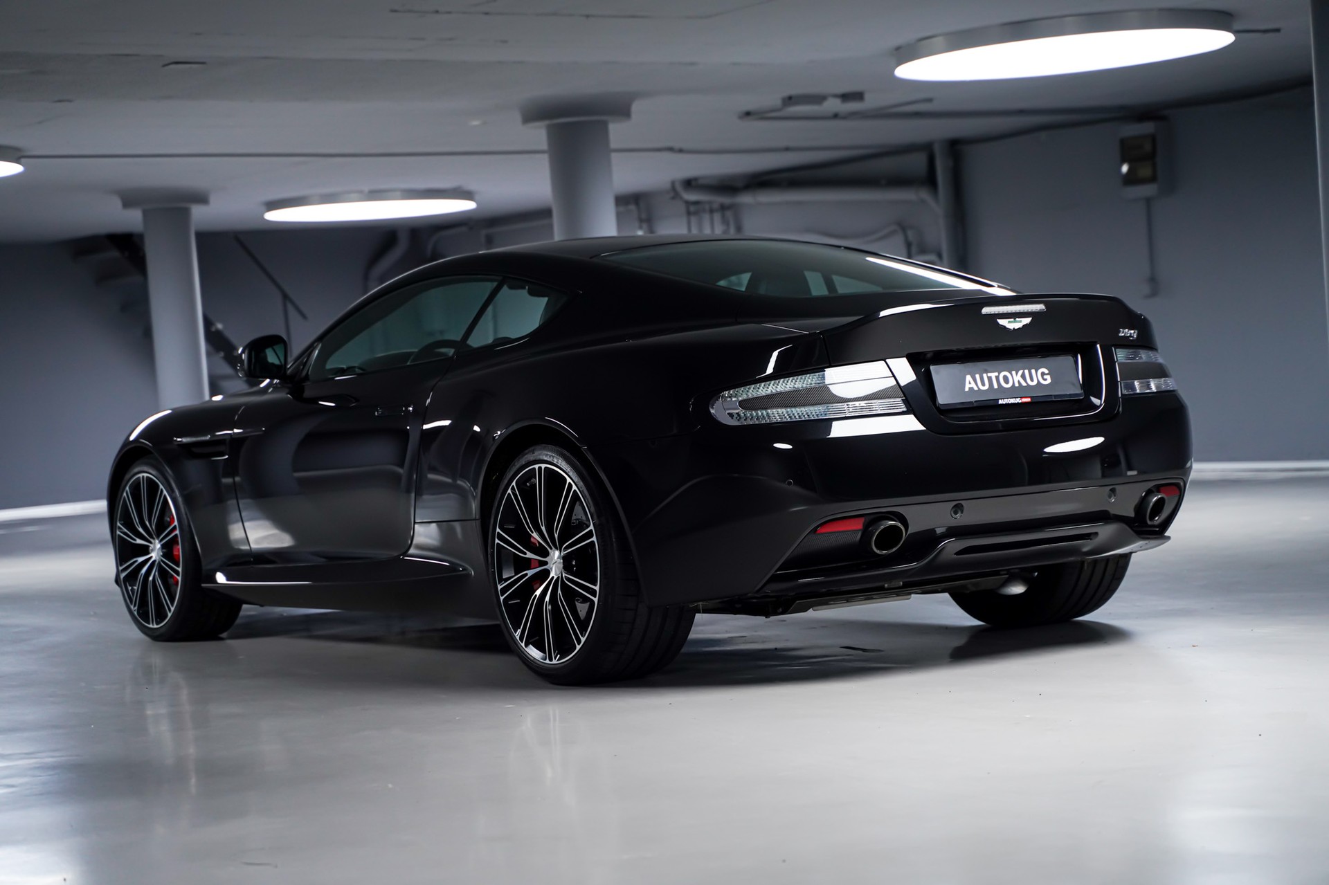 Aston Martin DB9 8