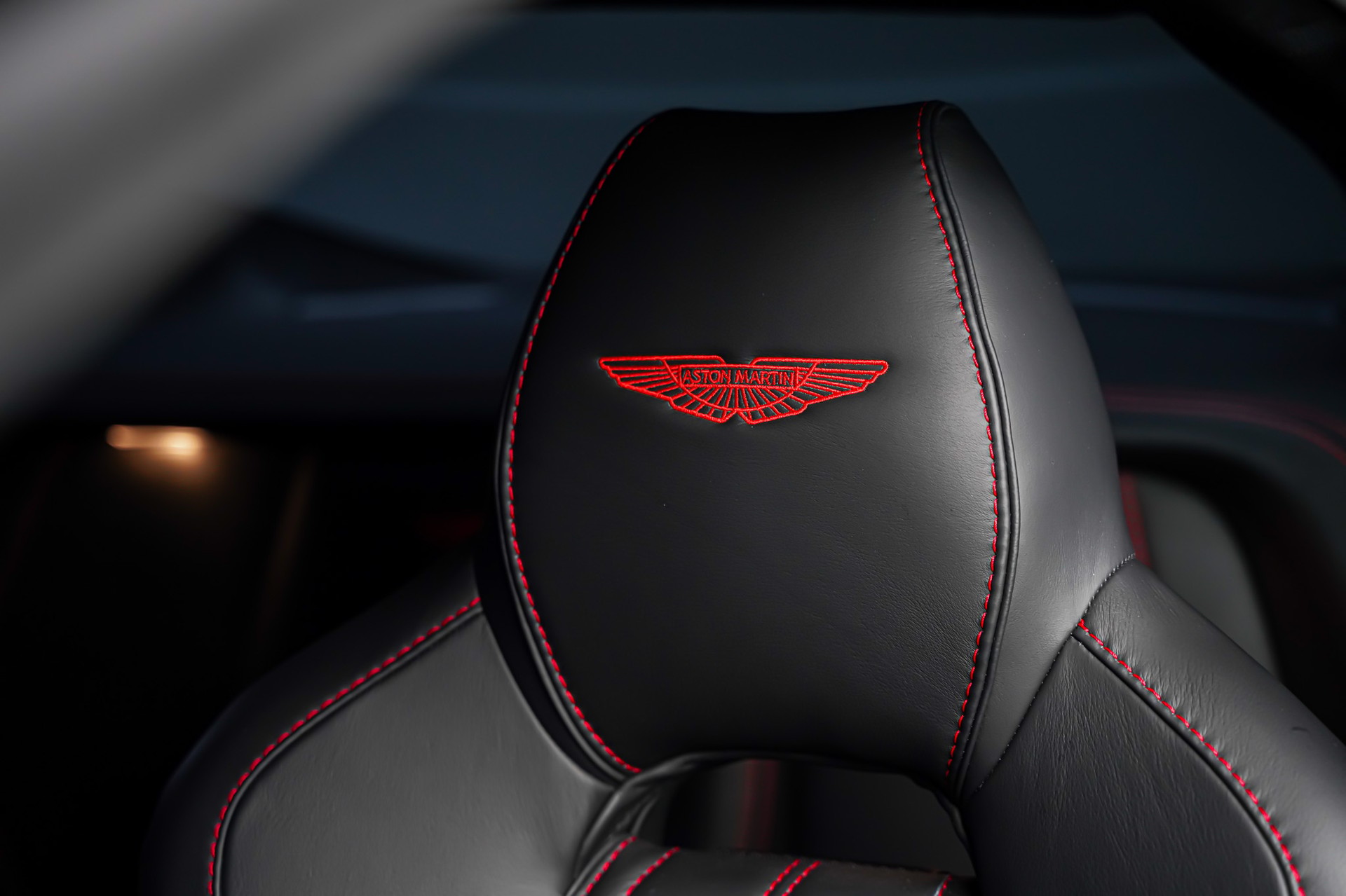 Aston Martin DB9 14