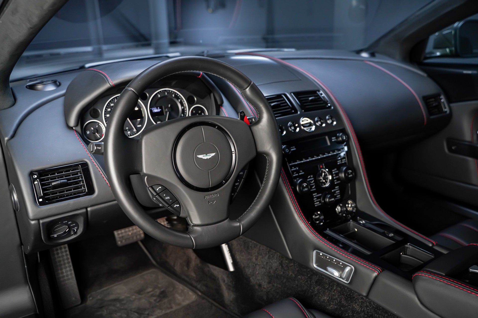 Aston Martin DB9 11