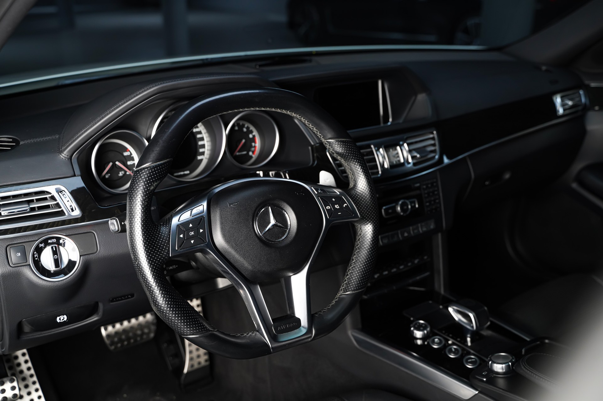 Mercedes-Benz E 63 AMG 12