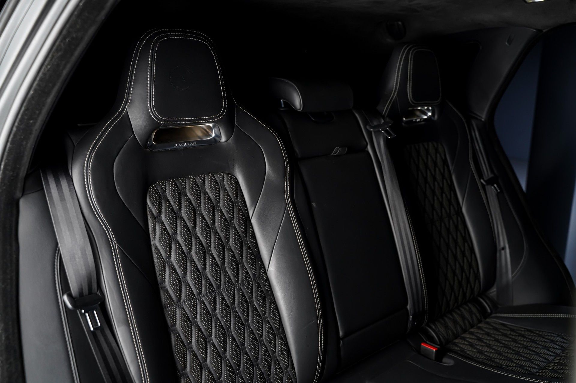 Jaguar F-PACE 15