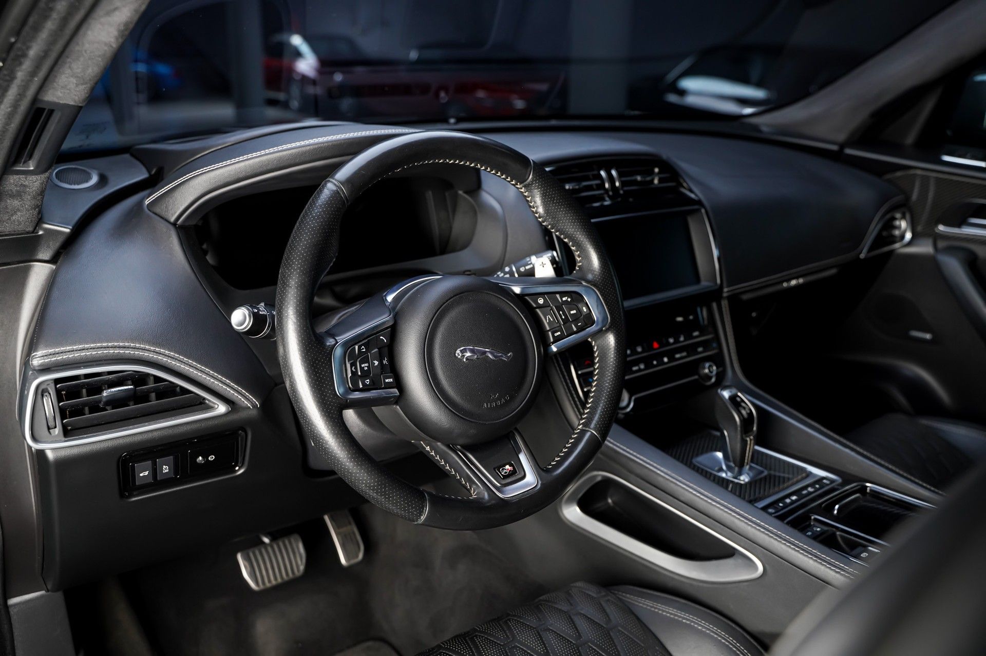 Jaguar F-PACE 10