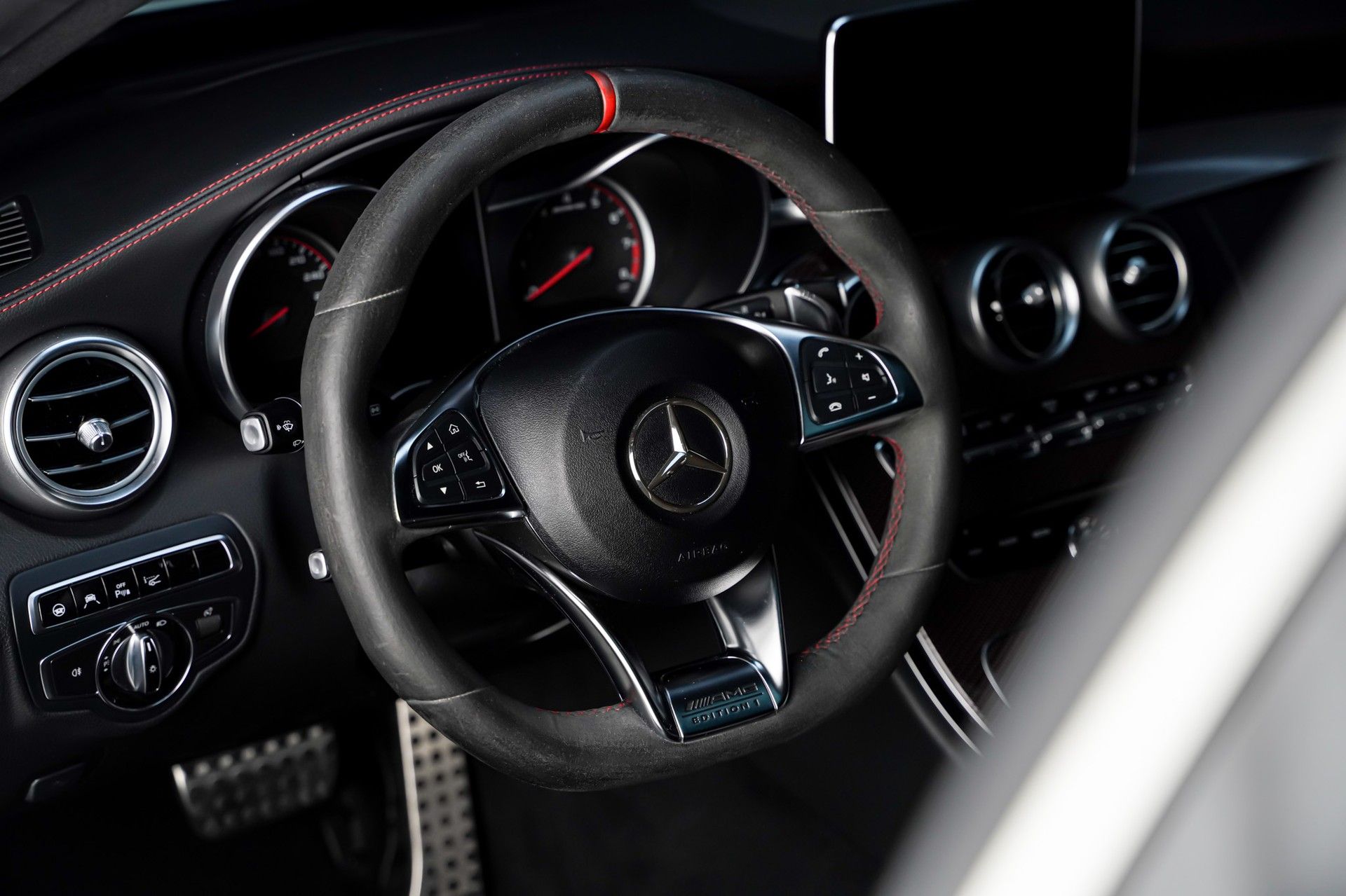 Mercedes-Benz C 63 AMG 12