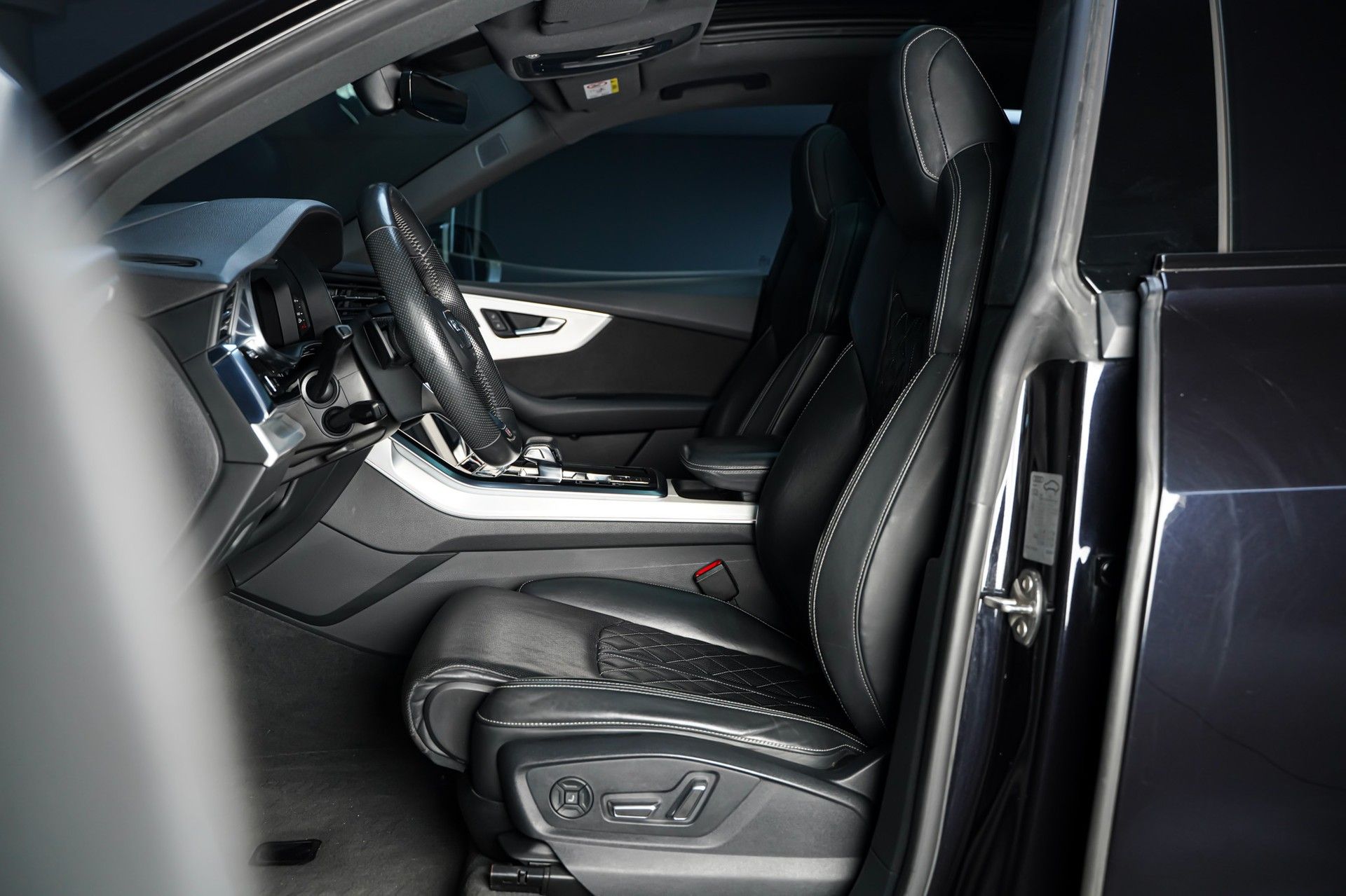 Audi Q8 11