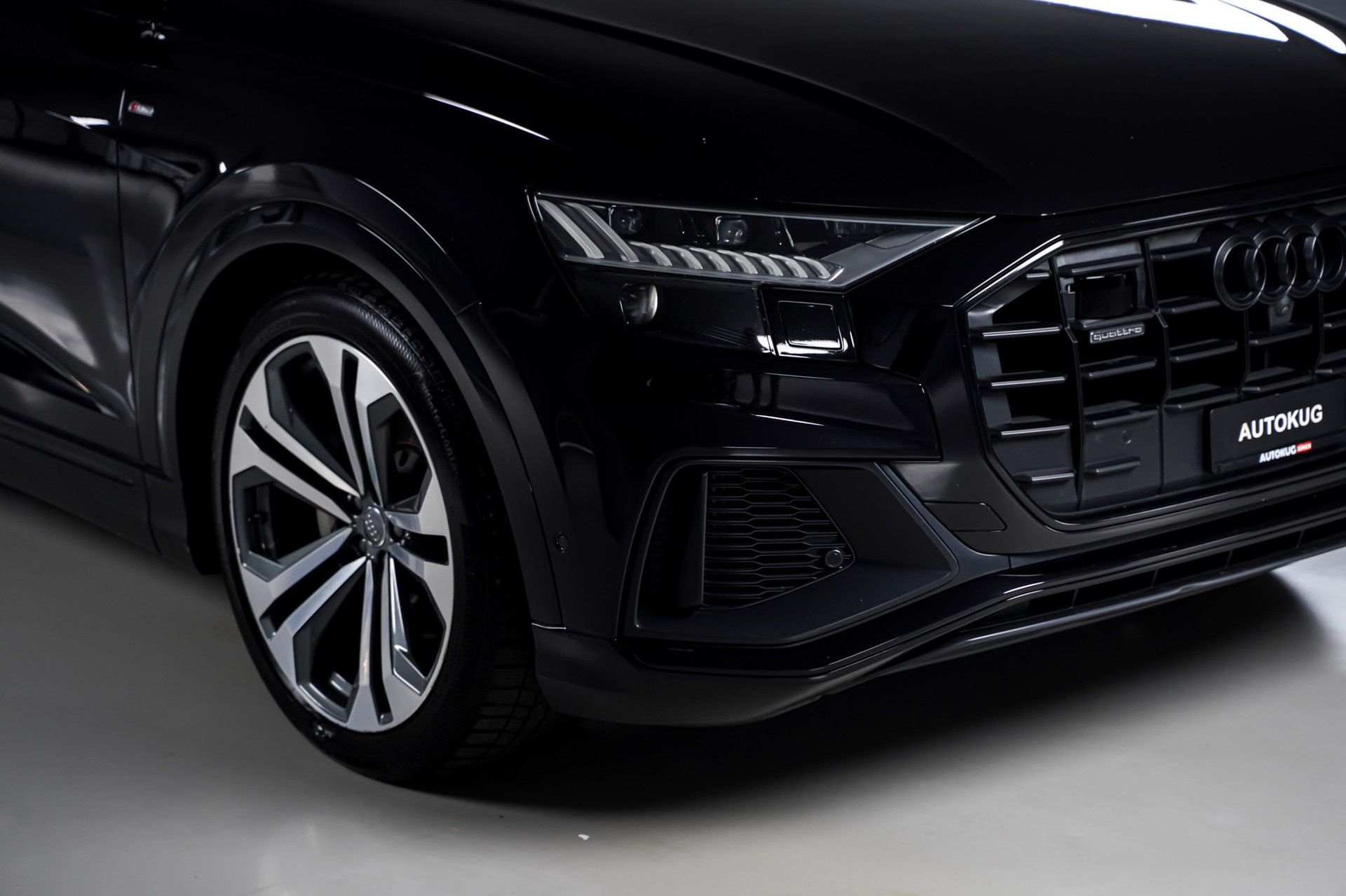 Audi Q8 4
