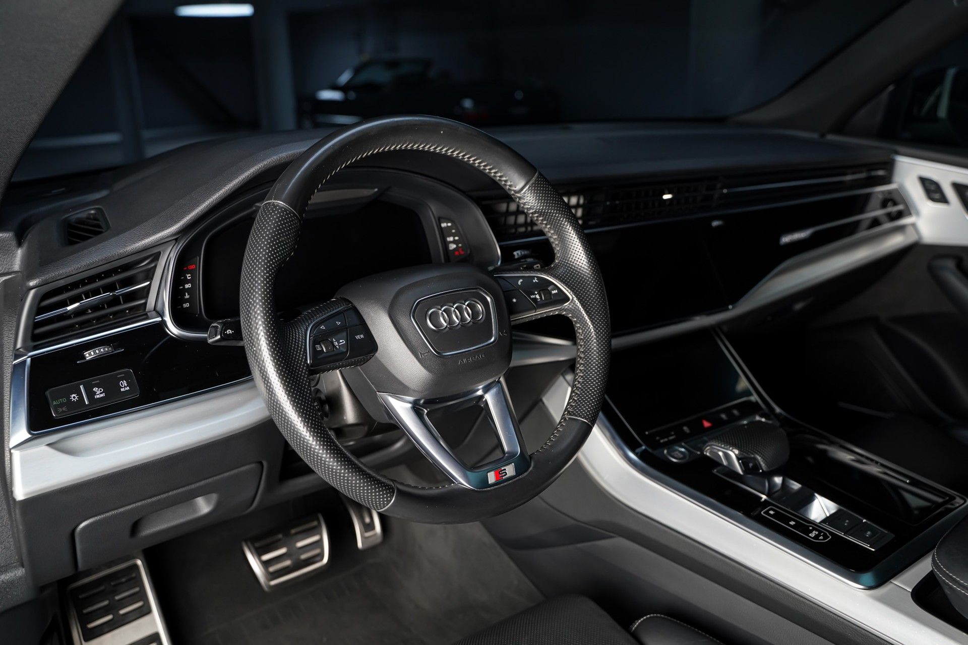 Audi Q8 10