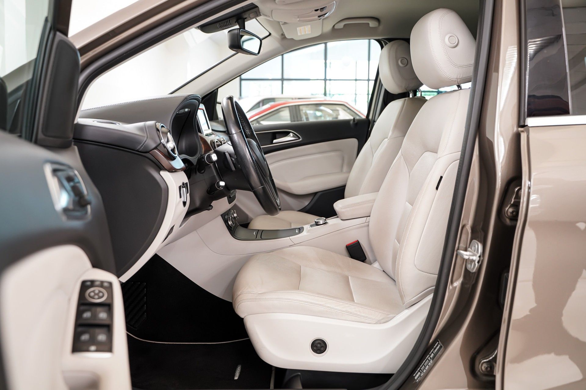 Mercedes-Benz B 200 11