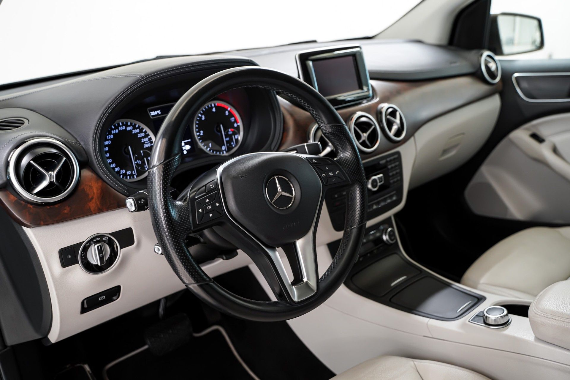 Mercedes-Benz B 200 10