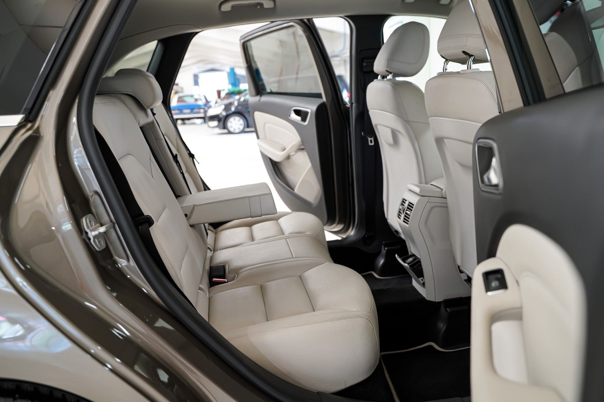 Mercedes-Benz B 200 14