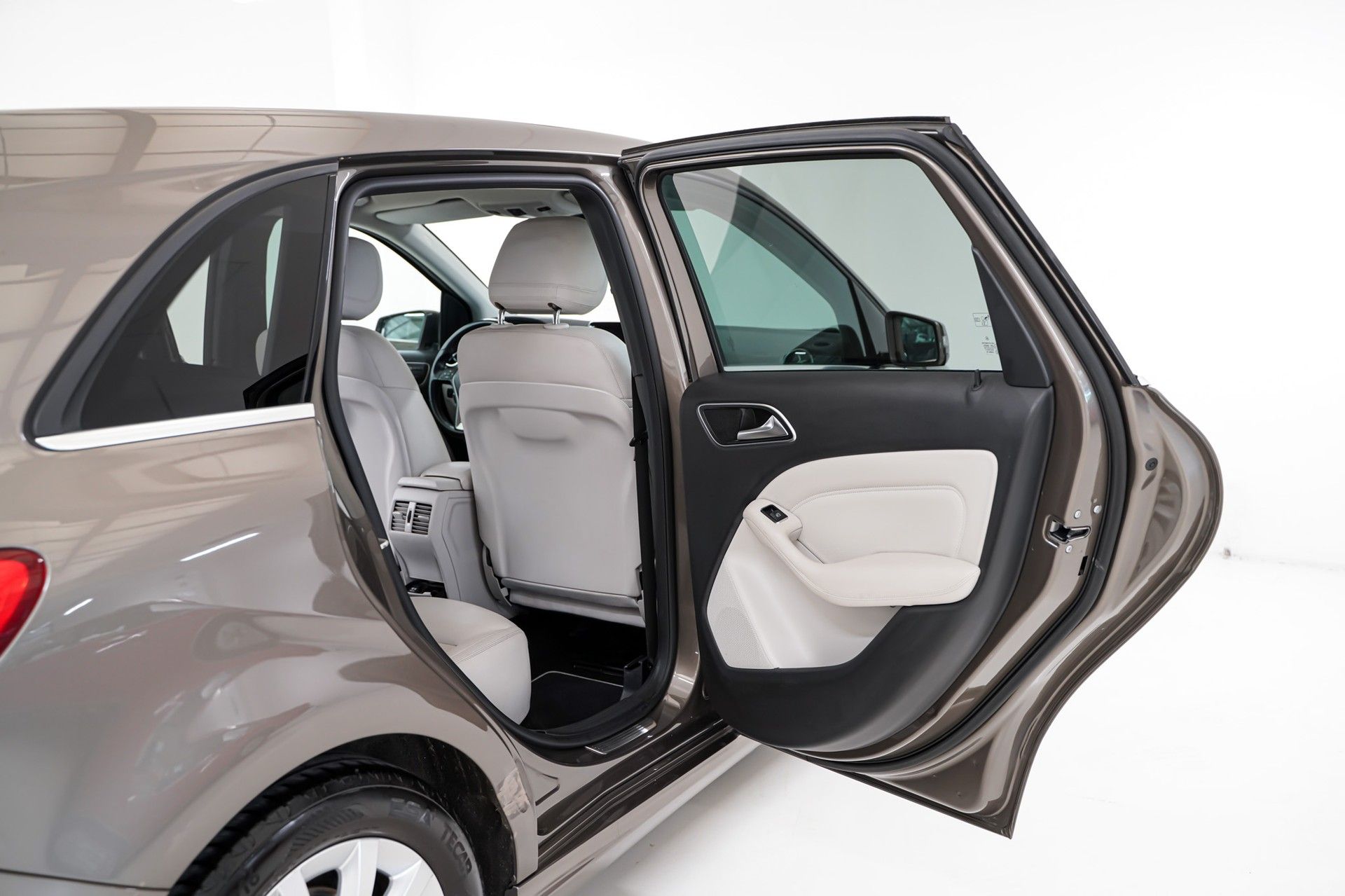 Mercedes-Benz B 200 13