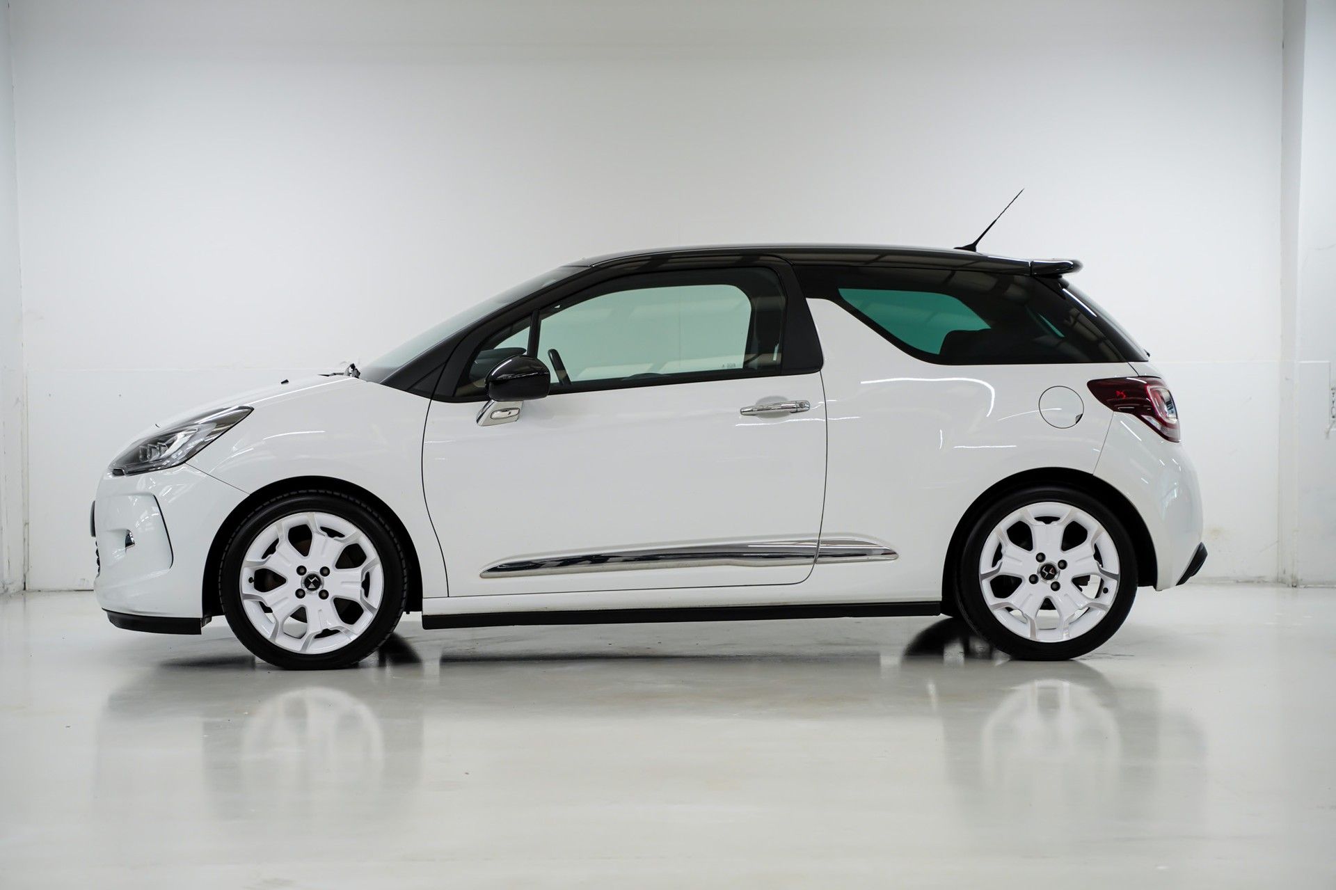 DS AUTOMOBILES DS3 4