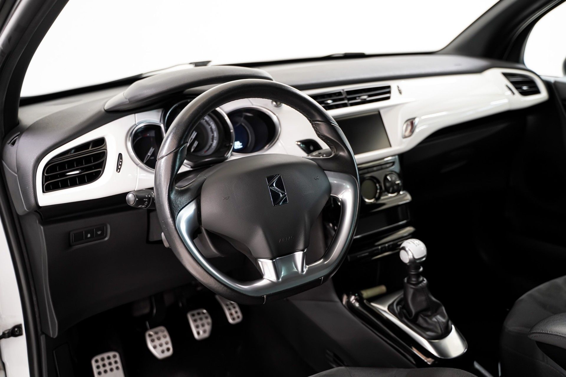 DS AUTOMOBILES DS3 10