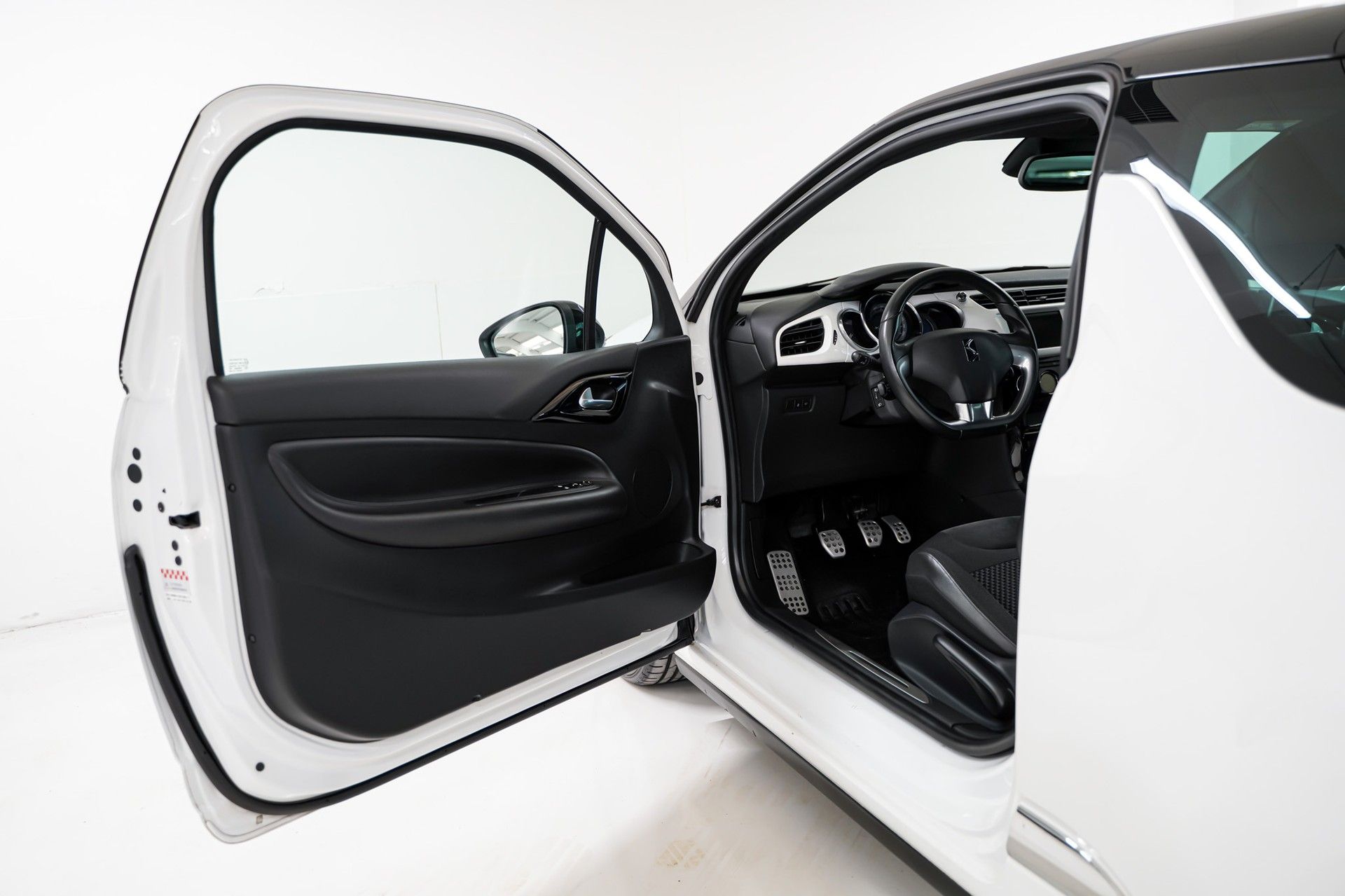 DS AUTOMOBILES DS3 8