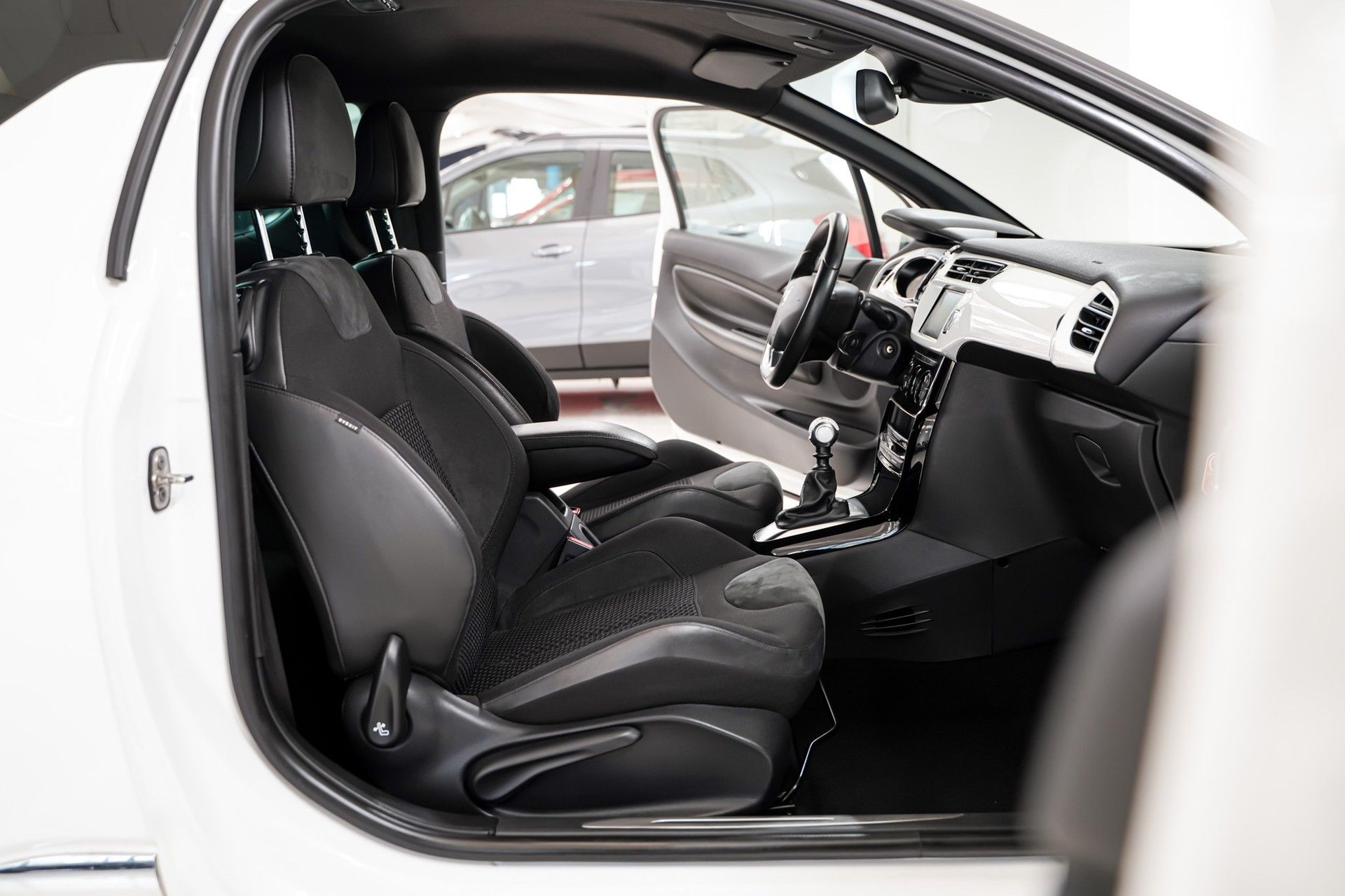 DS AUTOMOBILES DS3 15