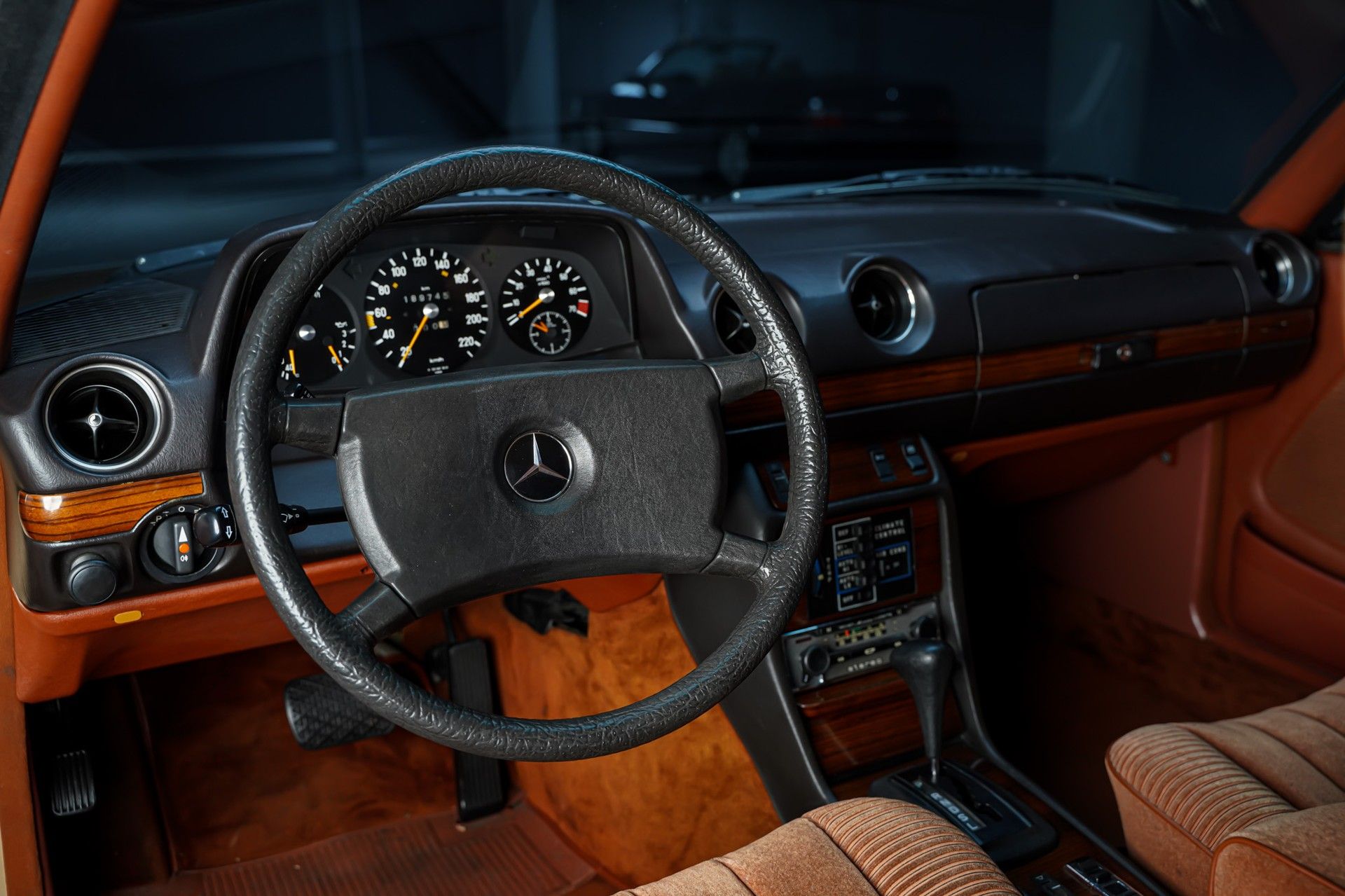 Mercedes-Benz 280 11