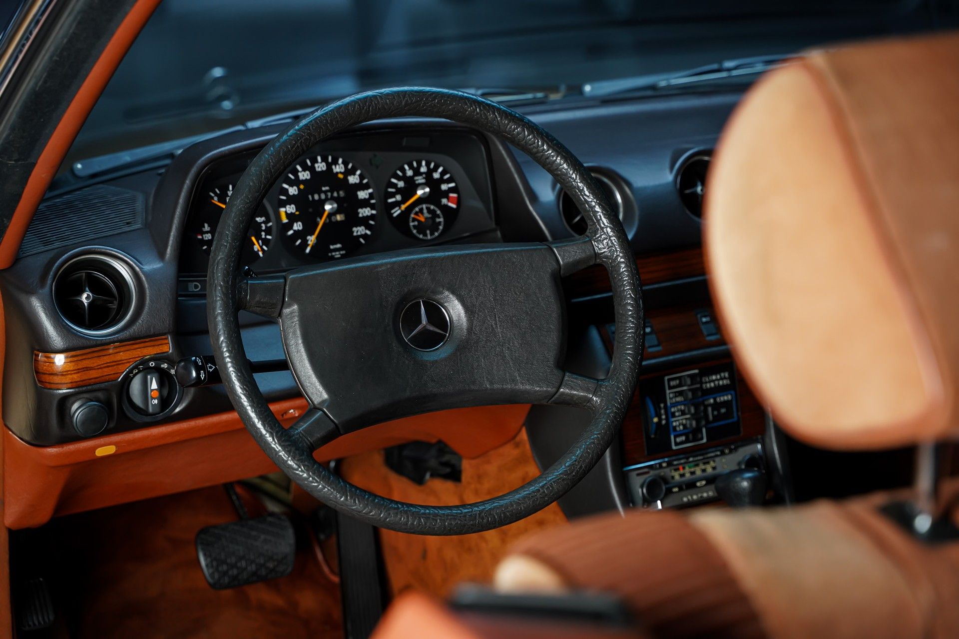 Mercedes-Benz 280 10