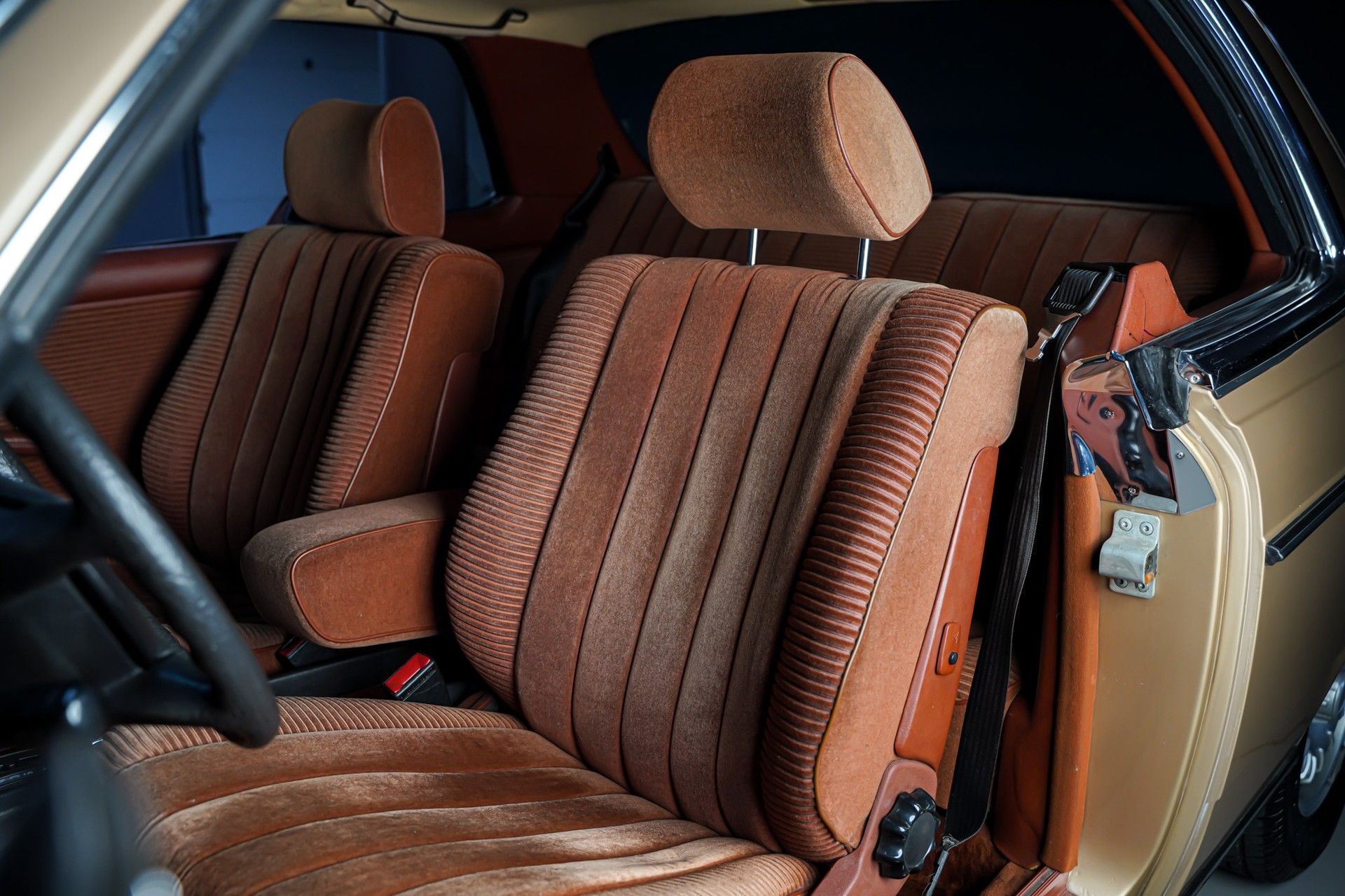 Mercedes-Benz 280 13