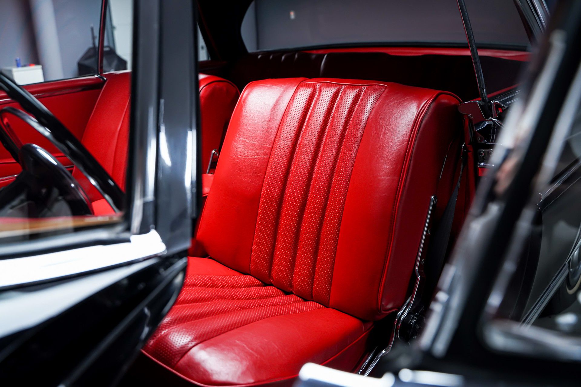 Mercedes-Benz 300 12