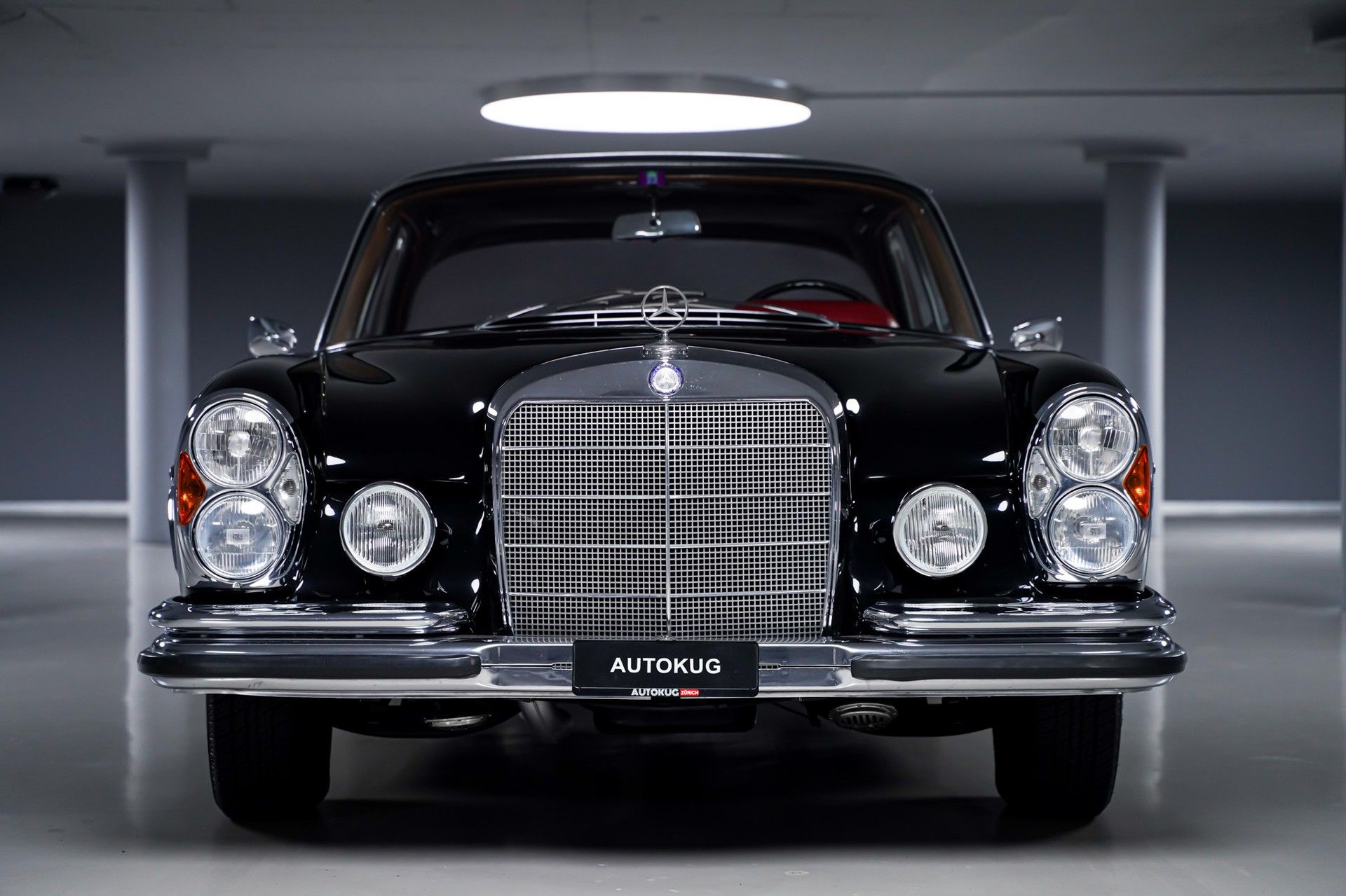 Mercedes-Benz 300 2