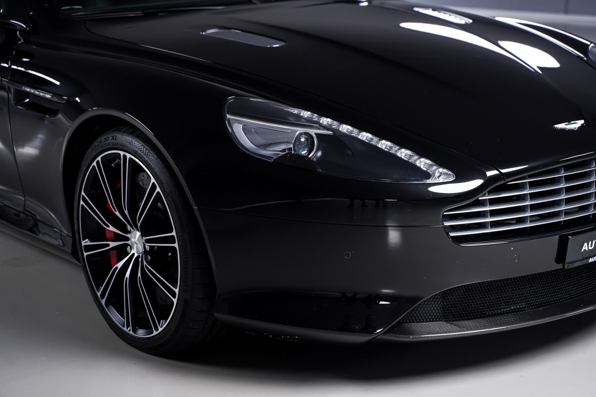 Aston Martin DB9 4