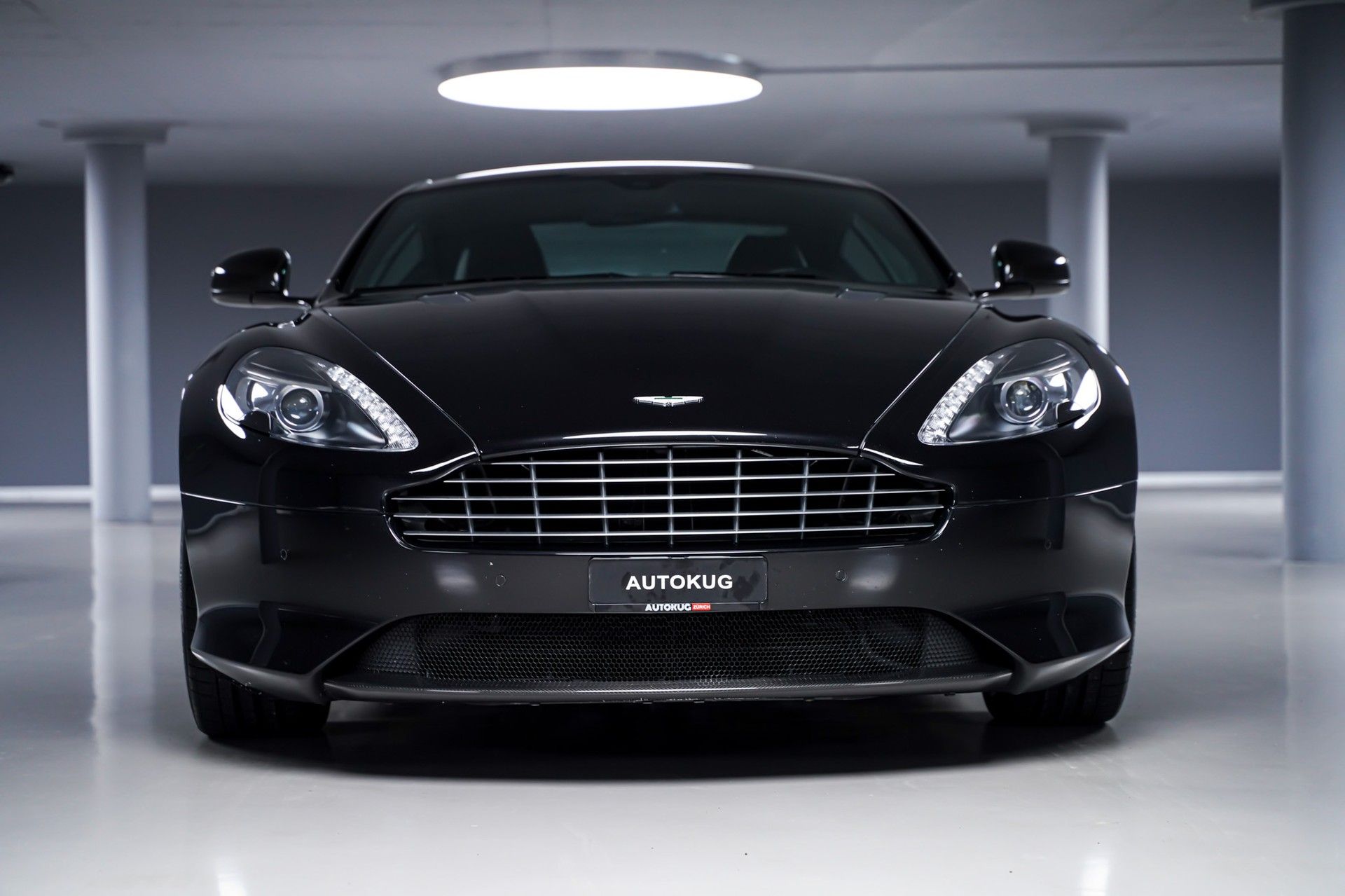Aston Martin DB9 2