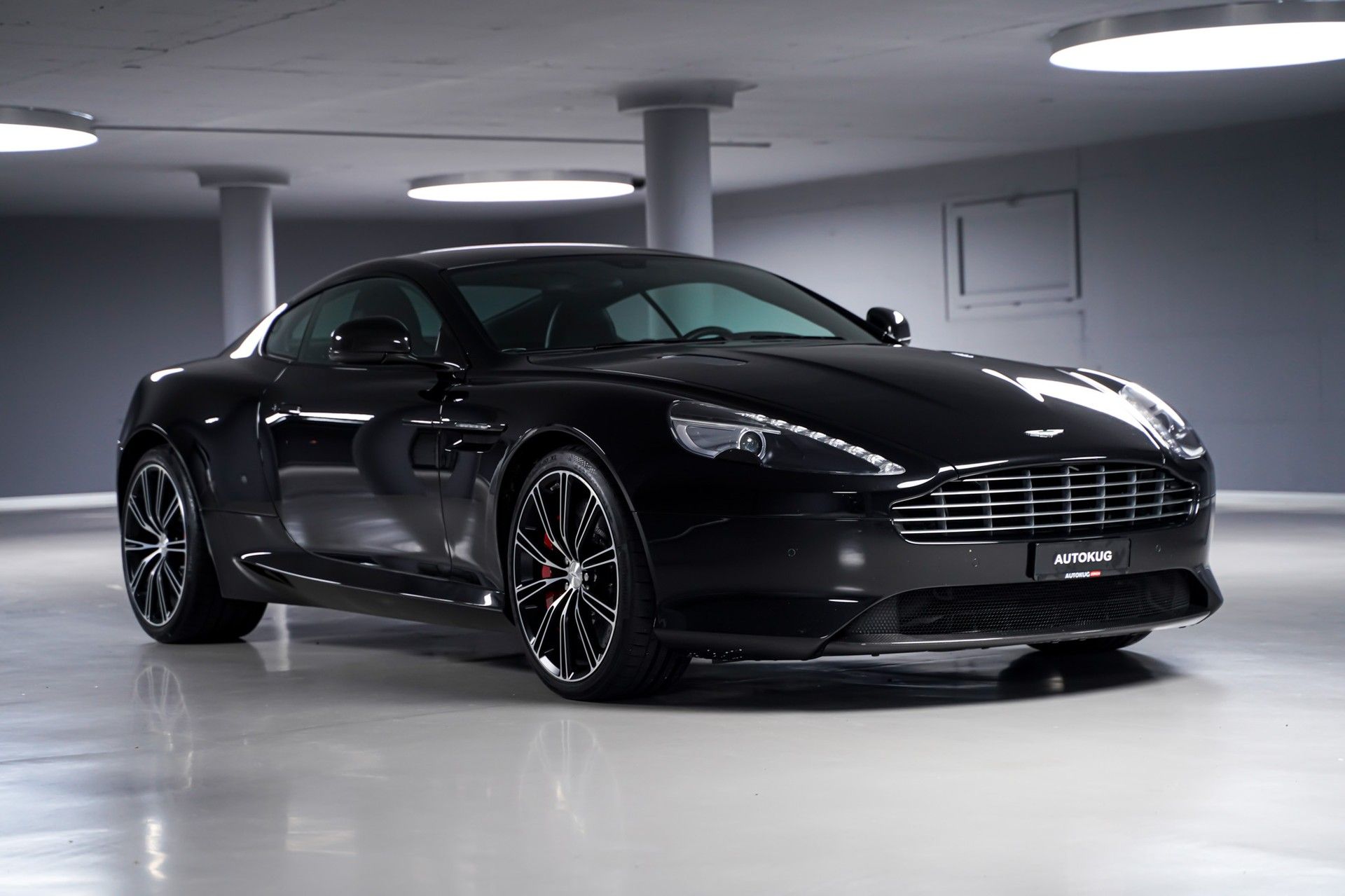 Aston Martin DB9 3