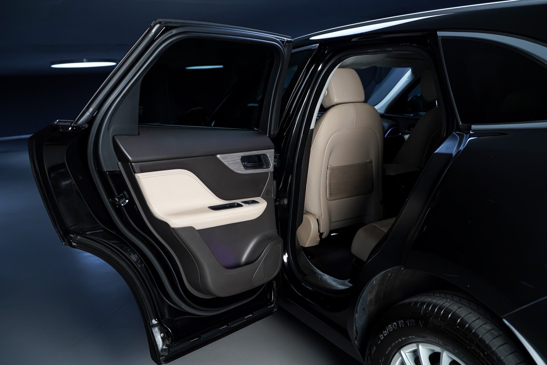 Jaguar F-PACE 14