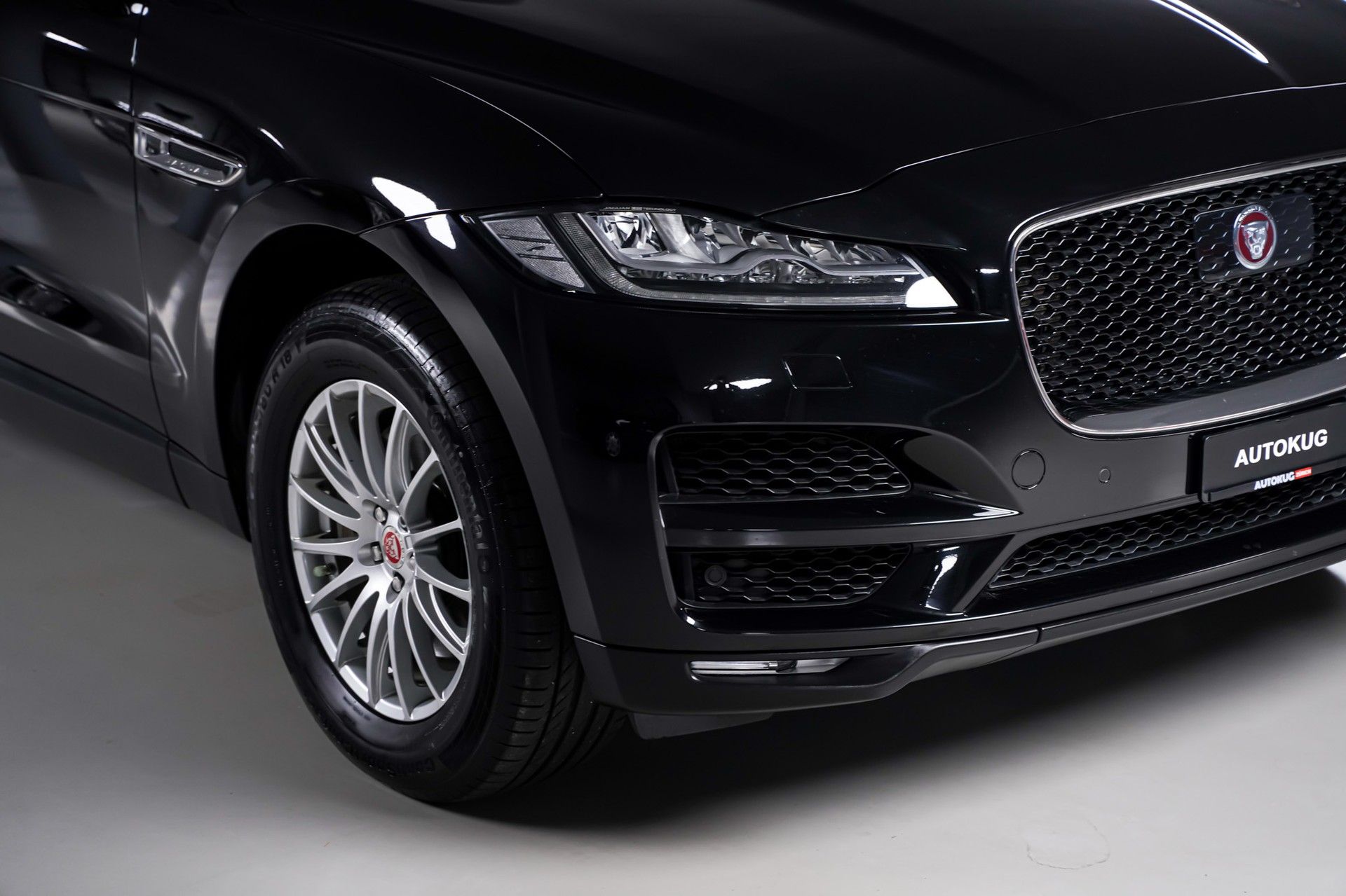 Jaguar F-PACE 4