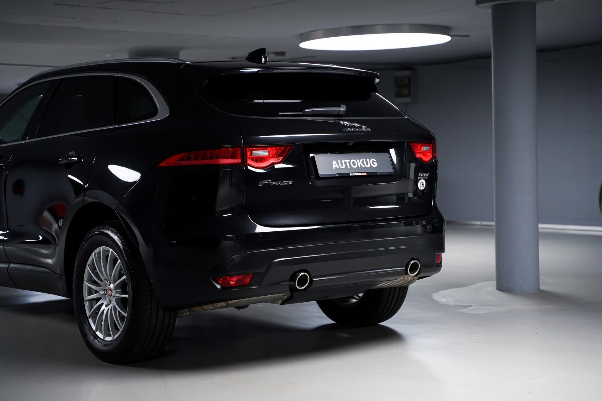 Jaguar F-PACE 8