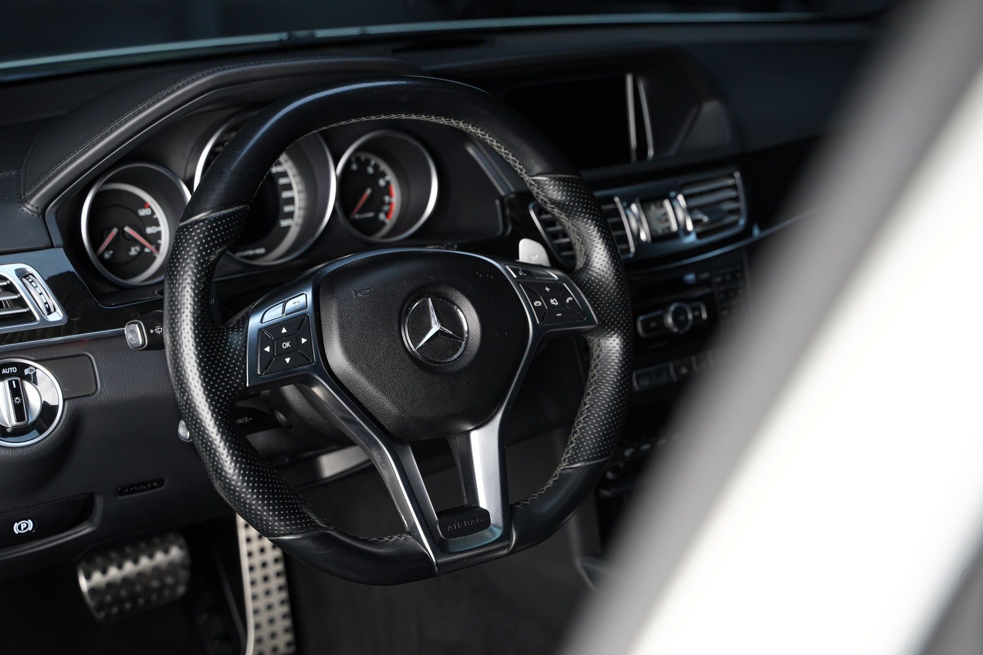 Mercedes-Benz E 63 AMG 11
