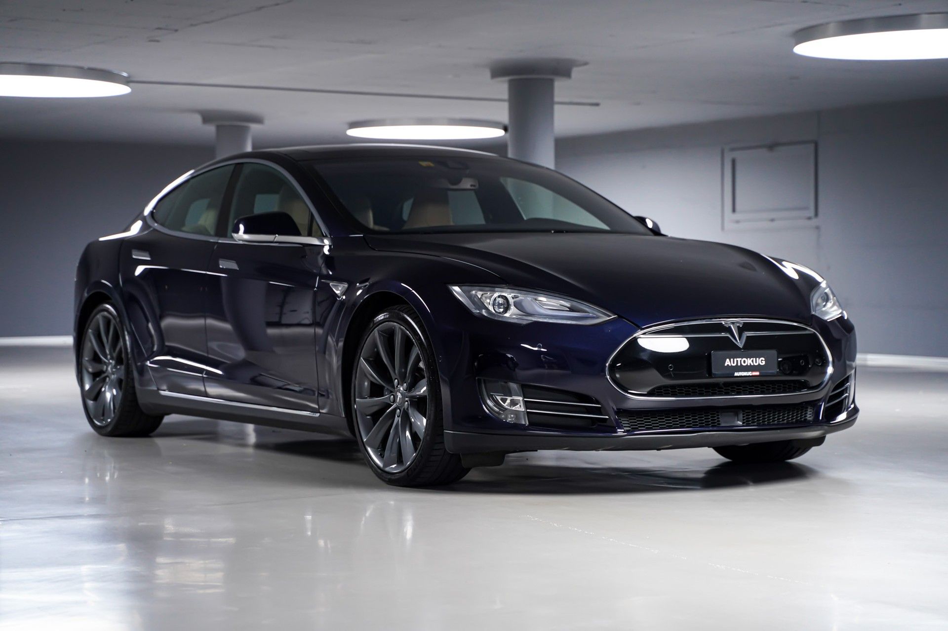 Tesla MODEL S 3