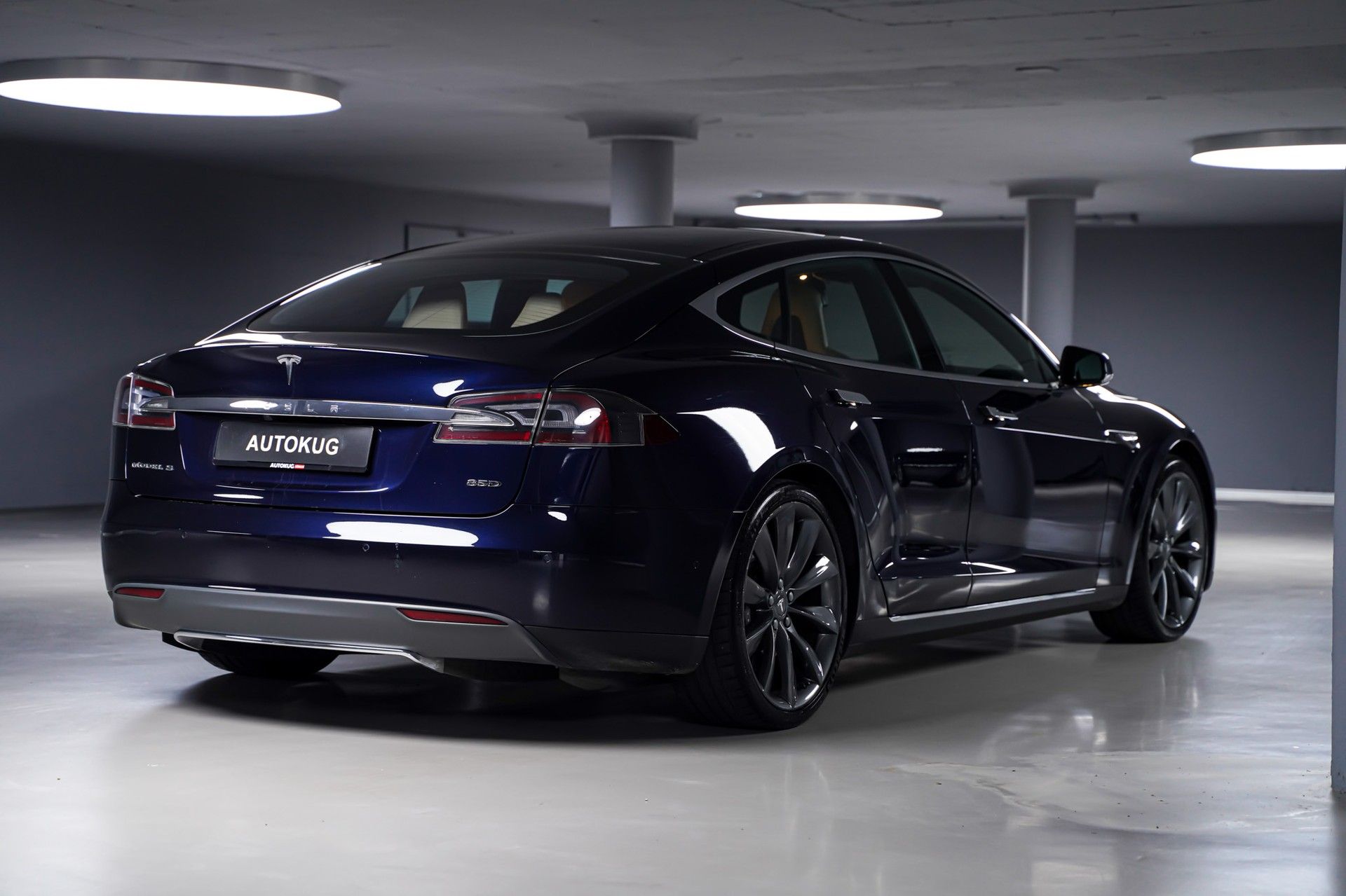 Tesla MODEL S 4