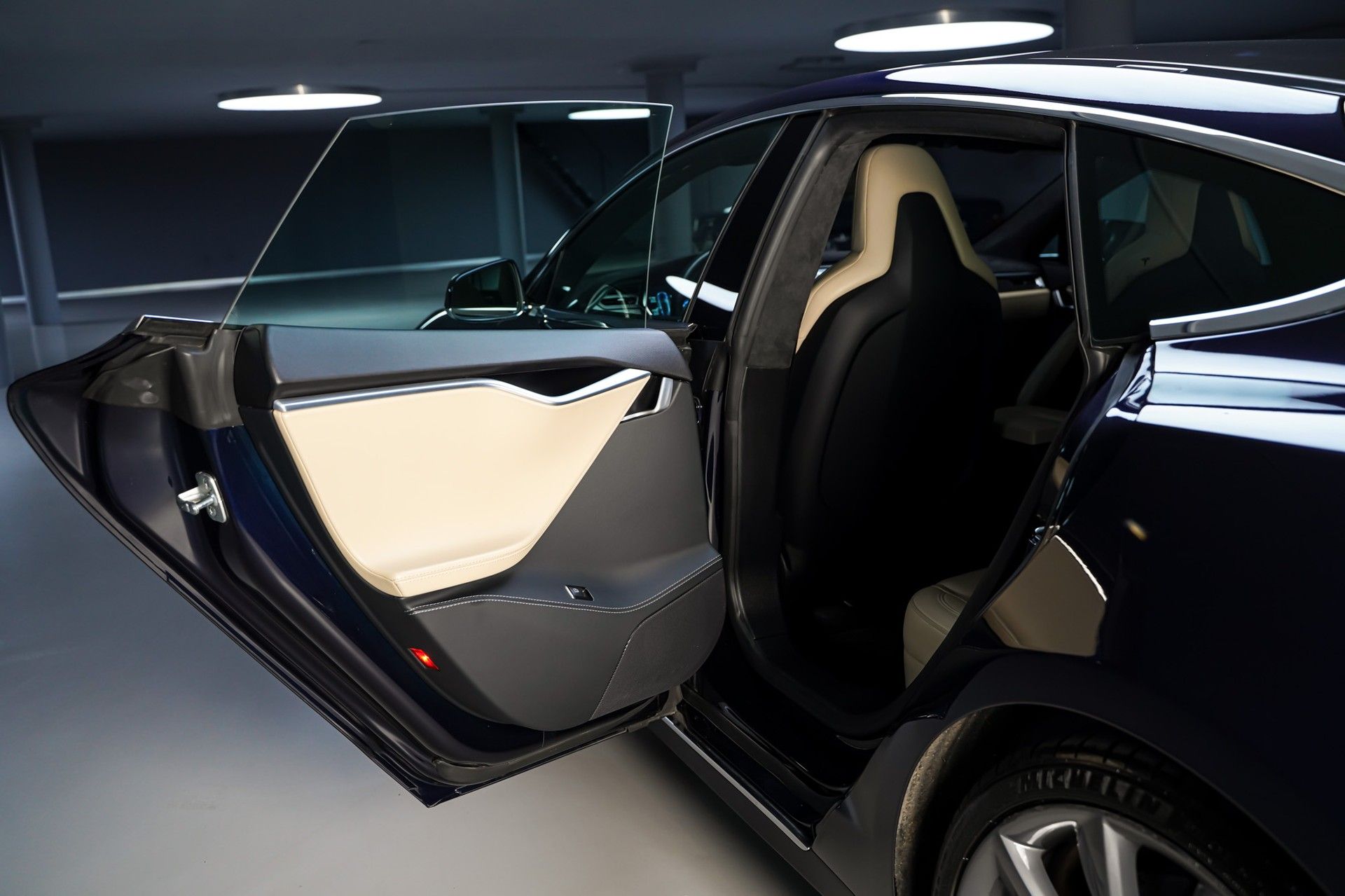 Tesla MODEL S 12