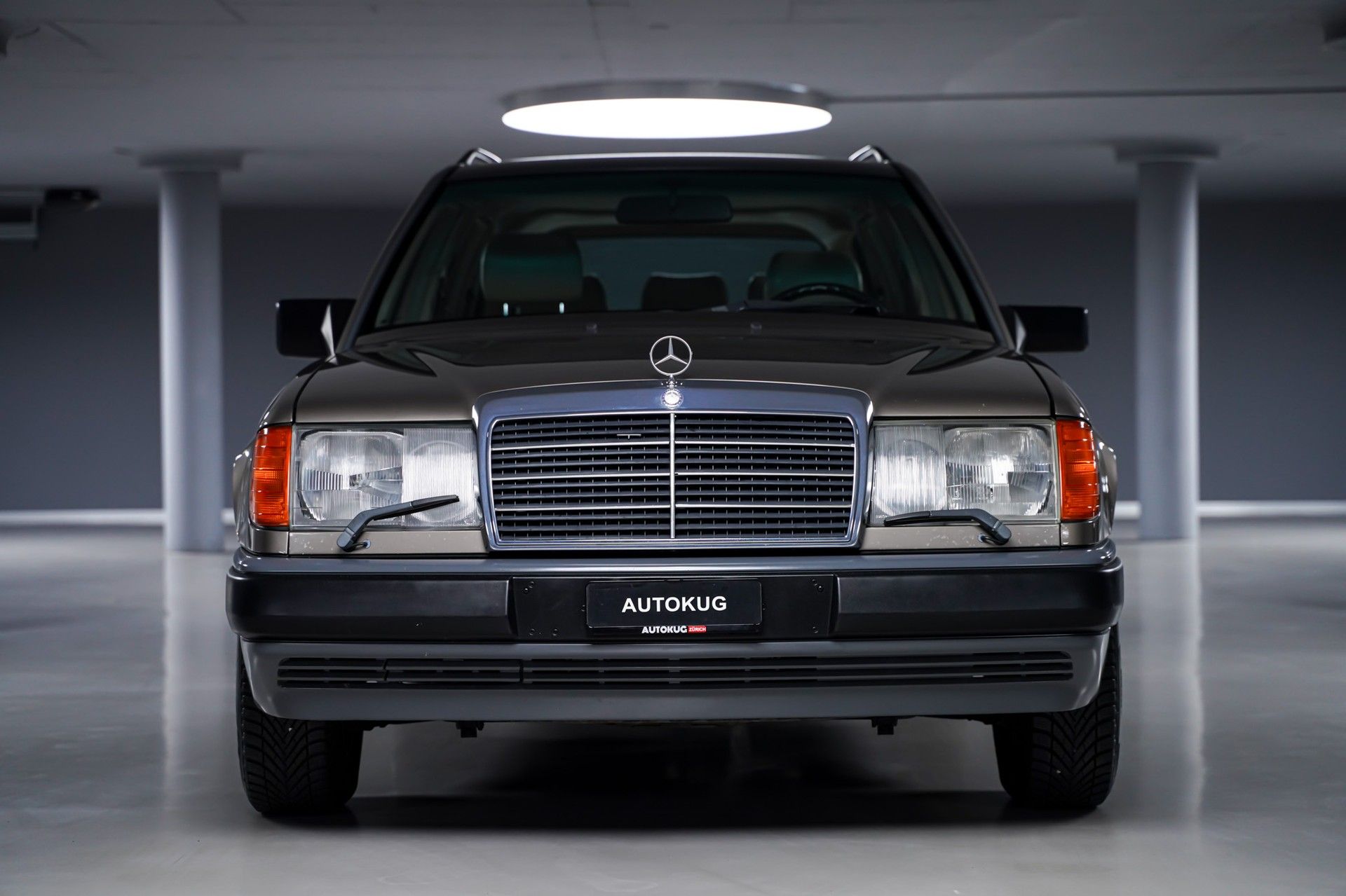 Mercedes-Benz 300 2