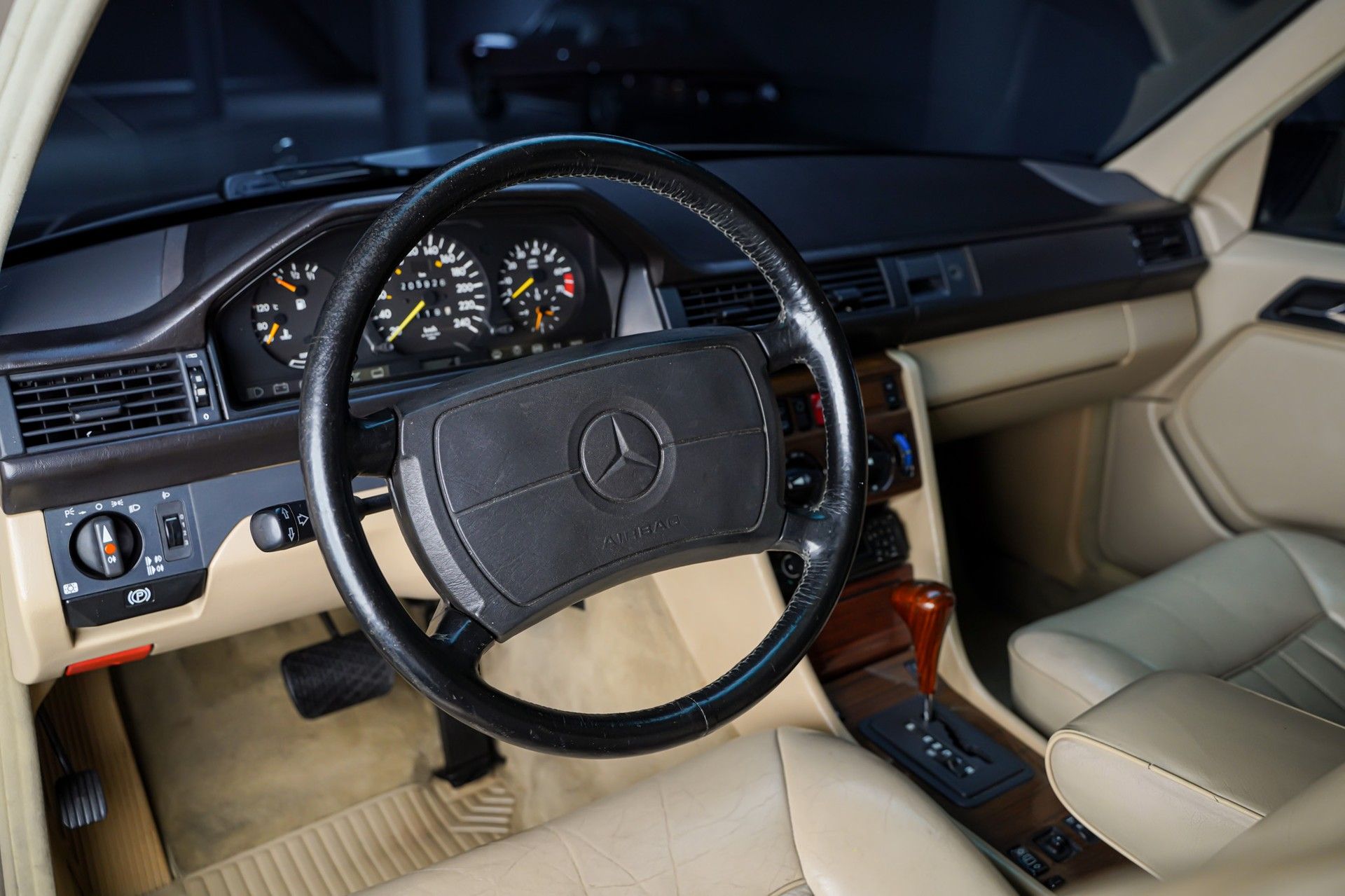 Mercedes-Benz 300 12