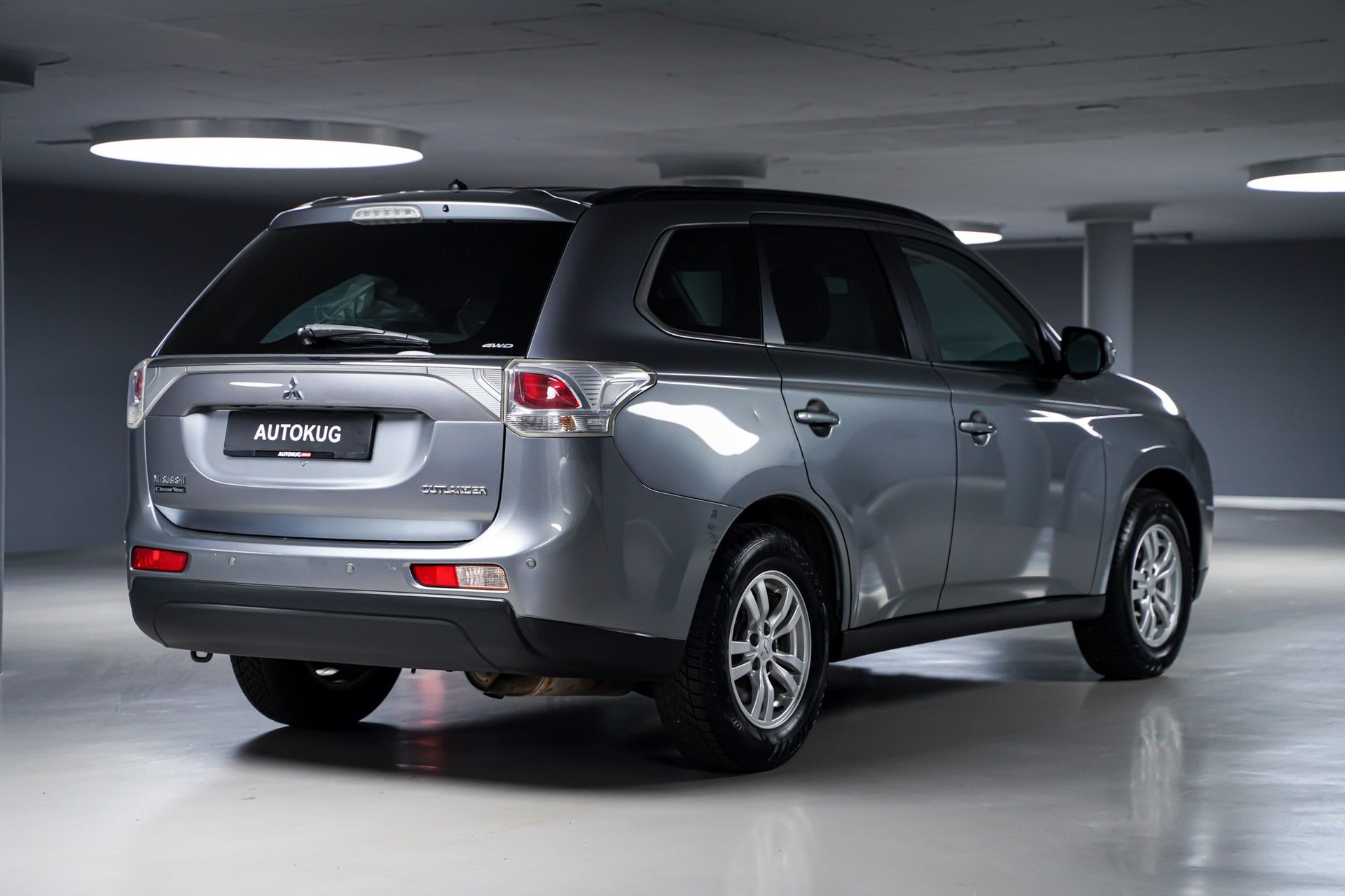 Mitsubishi OUTLANDER 4