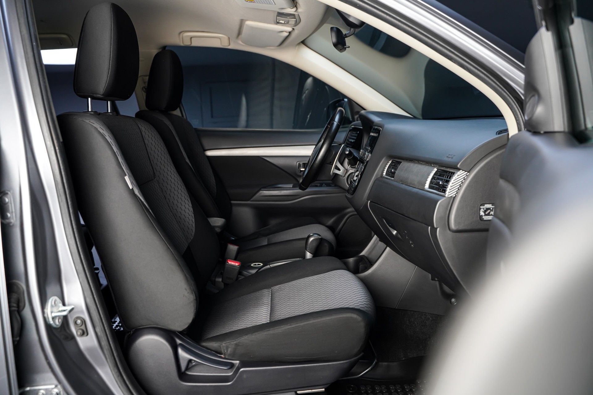Mitsubishi OUTLANDER 15