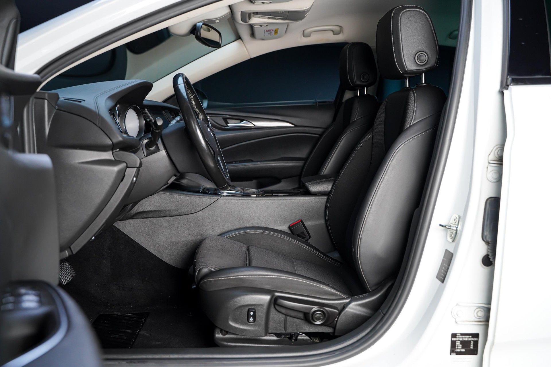 Opel INSIGNIA 10