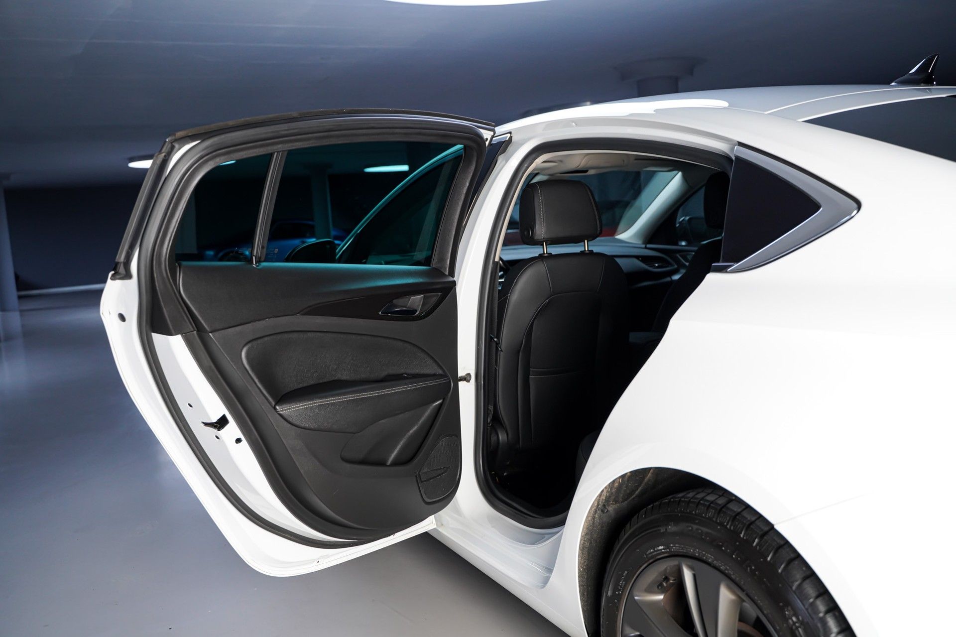 Opel INSIGNIA 12