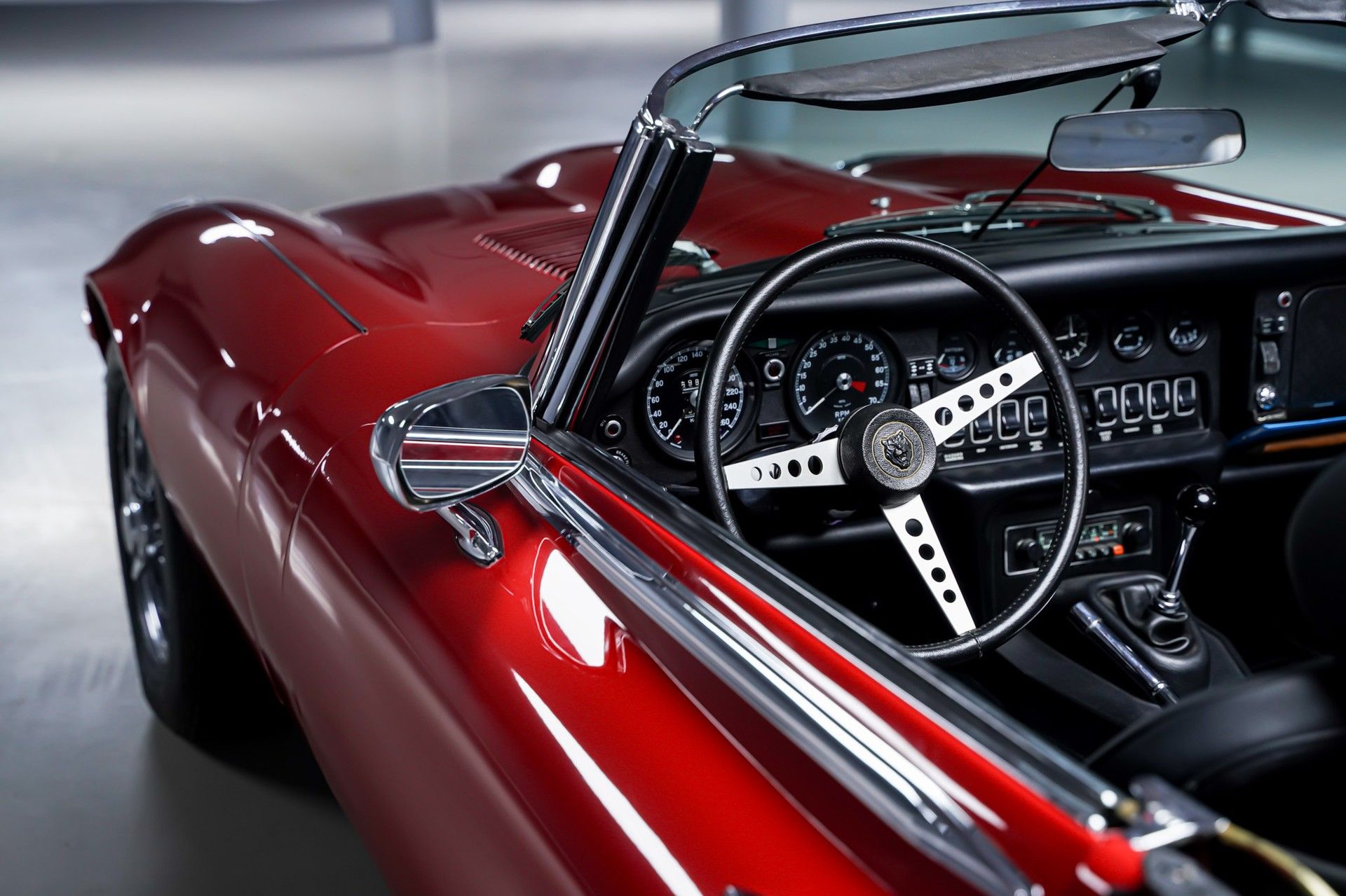 Jaguar E 12